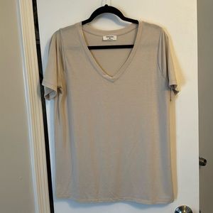 Zenana beige v-neck size XL